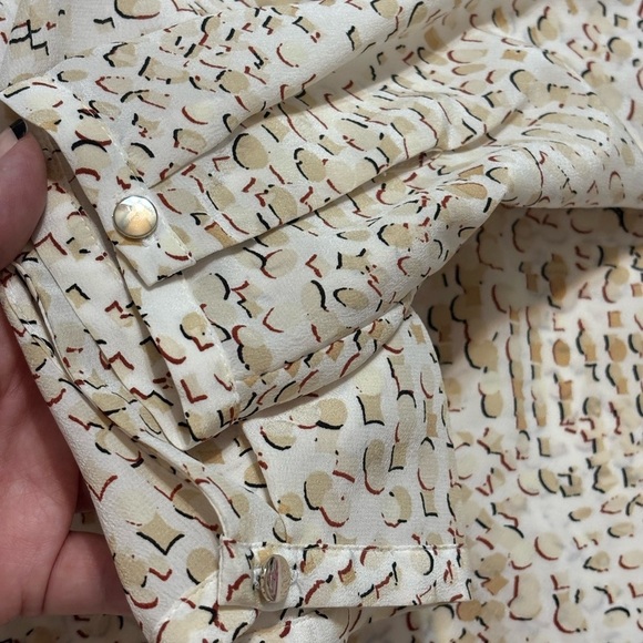 White House Black Market Women’s 100% Silk Blouse Size 6 White/Tan V-Back Office - Picture 5 of 8